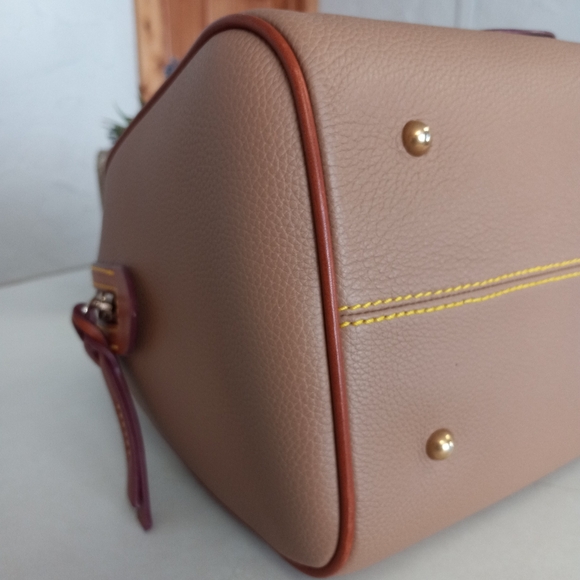 Dooney & Bourke, AWL, 3.0 Barrel Satchel 28, in Taupe - Picture 15 of 16